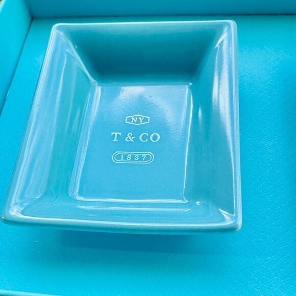NEW Tiffany & Co NYC Metallic Vide Poche - Picture 1 of 2